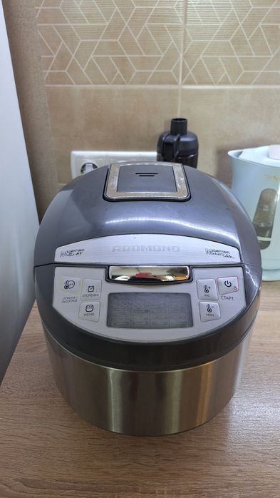 Продам мультиварку REDMOND