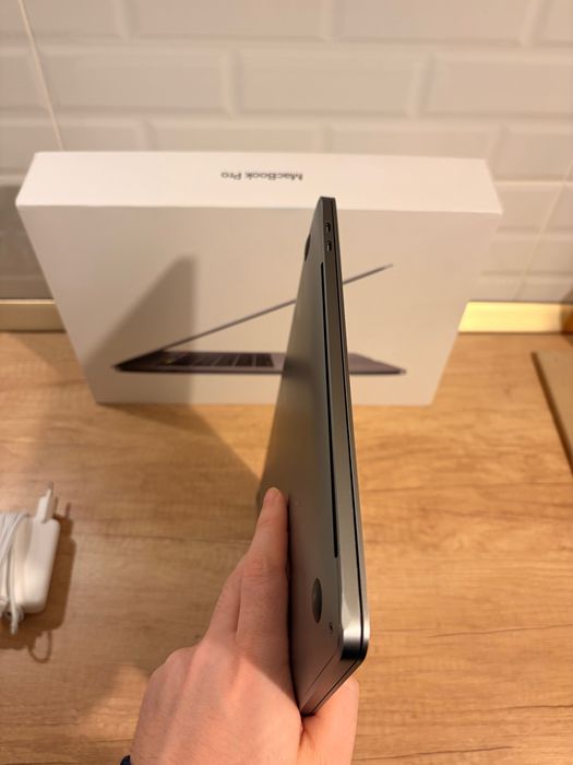 MacBook Pro 15 inch, Touch Bar, i9, 2.9 GHz, 16 GB, 512GB, Space Gray