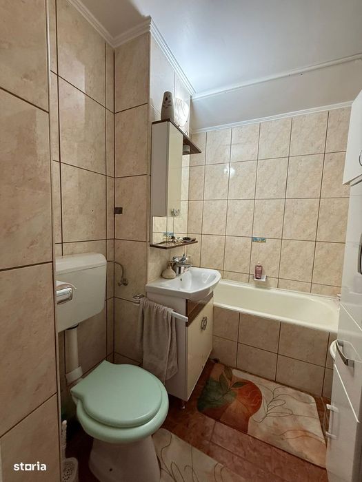 Persoana fizica vand apartament 3 camere str careiului