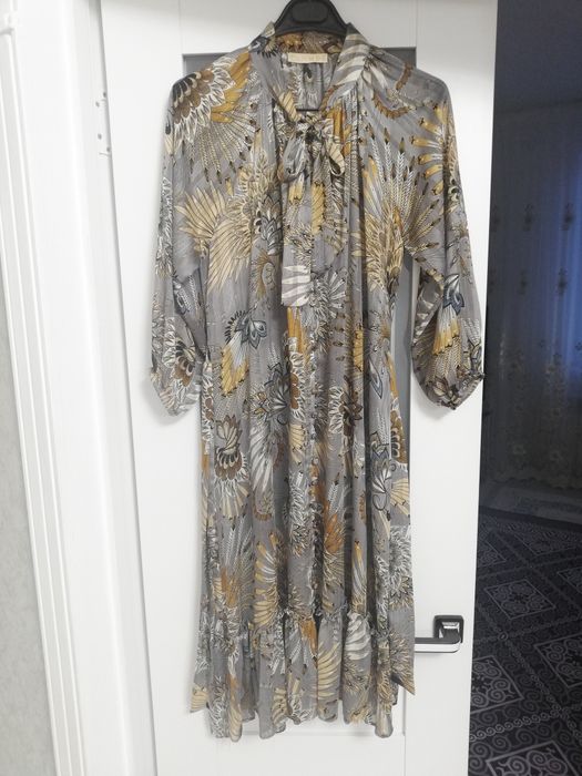 Продам платье т.синий и серый