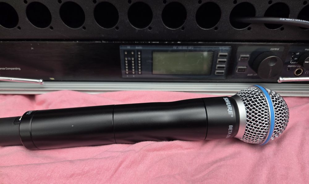 Безжичен Микрофон SHURE UR4S ( R9 - 790- 865 MHz )