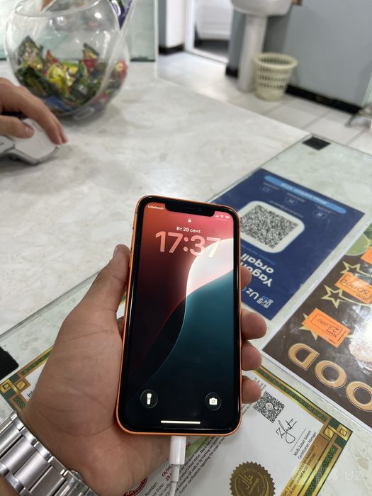 Iphone 11 sotiladi 17 korpus fesaidi ishlamaydi