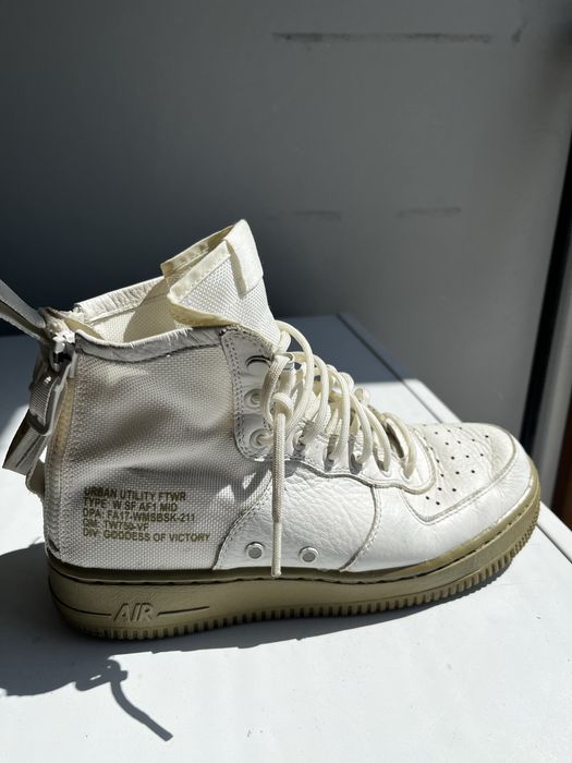 Vand adidasi Nike