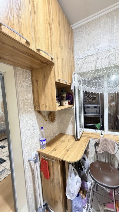 Продаётся 1 комнатная квартира с дизайнерским ремонтом,обстановкой.