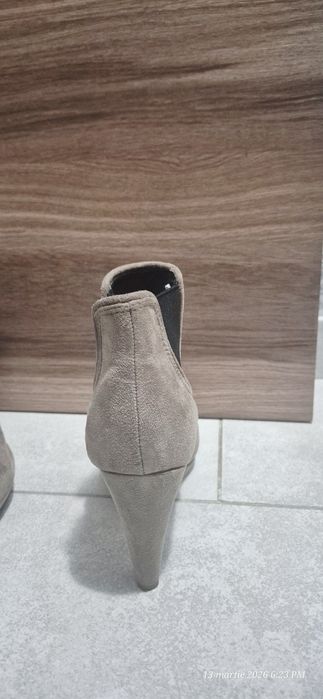 Botine purtate de 2 ori