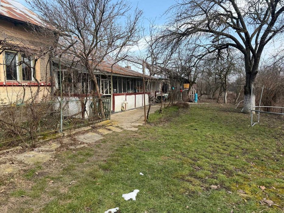 Casa batraneasca de vanzare