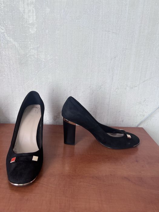 Женские туфли на каблуках