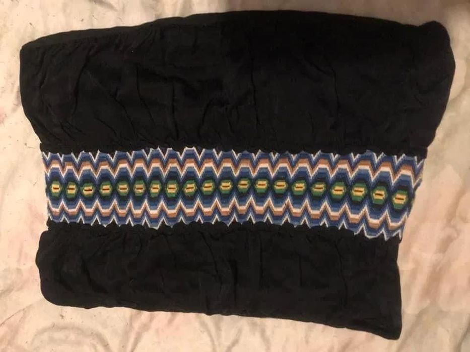 Бродирани и тъкани възглавници от стария сандък