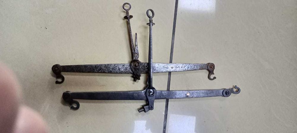 Царские кованные плечевые весы. До 1 кг. В отличном состоянии.