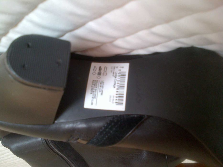 Нови CLARKS естествена кожа велур черни ботуши 40