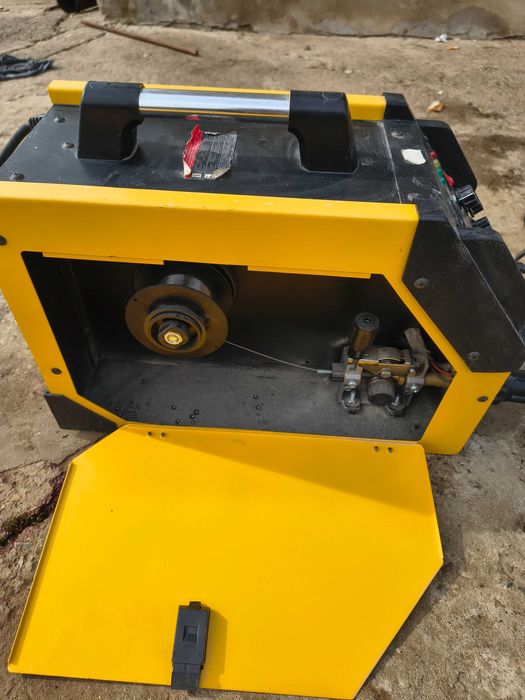 Заварачен апарат +Телоподаващо COMBO ARC 160