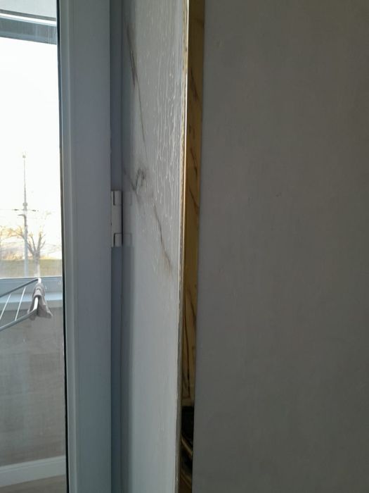 Продам угольник 1,5м. Цвет золото.
