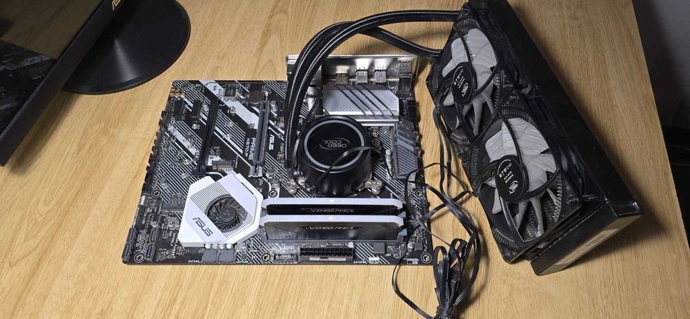 Componente PC de gaming sau munca