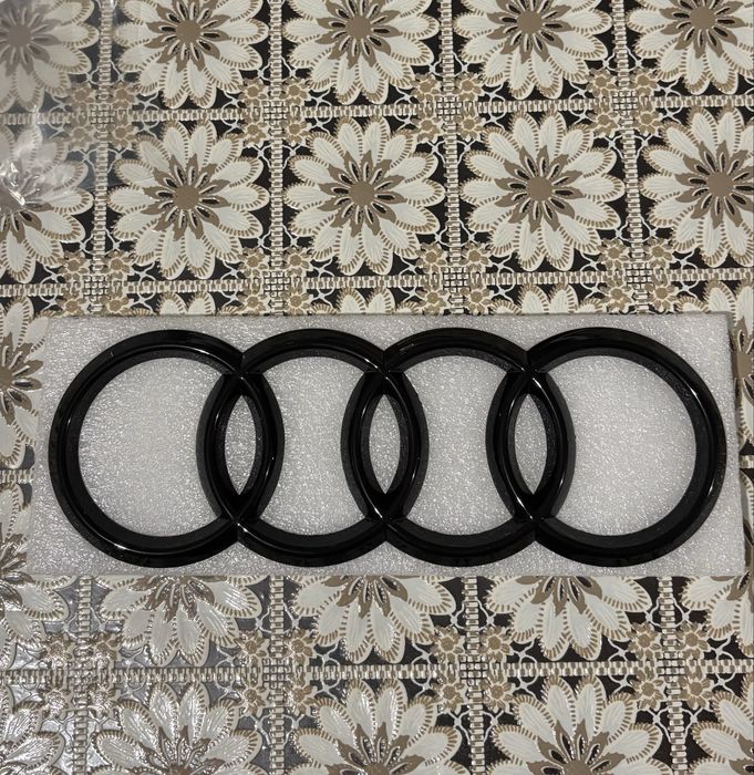 Черен гланц емблеми за Ауди