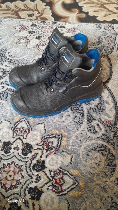 Качественный  ботинки