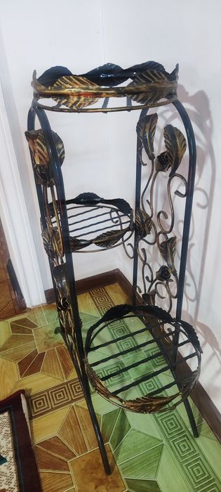 Подставка для цветов новый