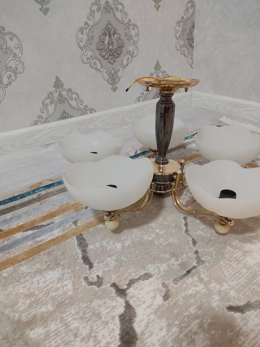 Одежда.люстра муз.центр