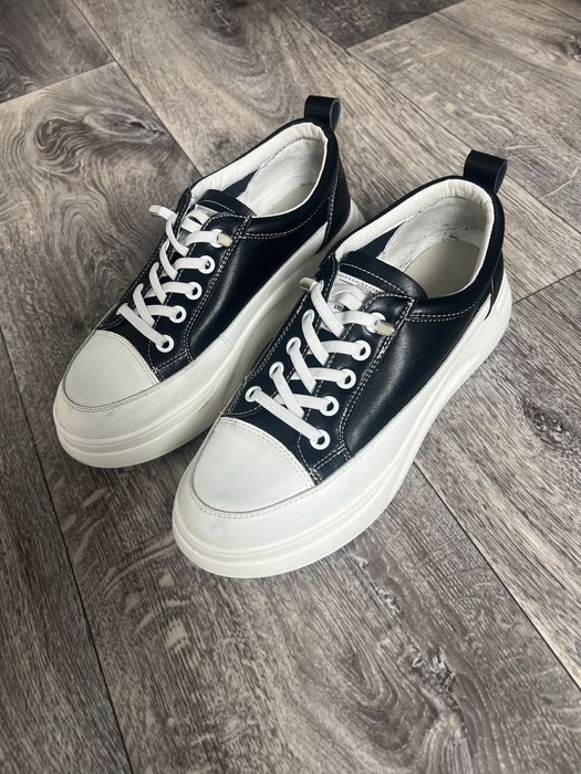 Продаю кеды женские 38 размер