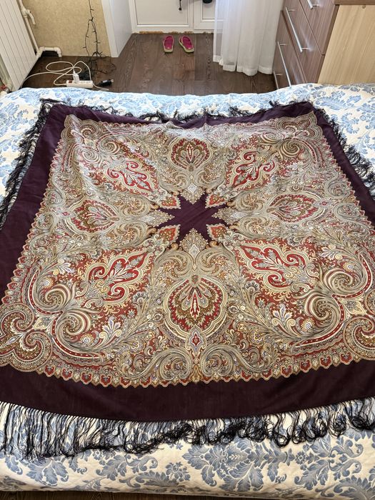 Павлопосадский шерстяной платок с шелковой бахрамой