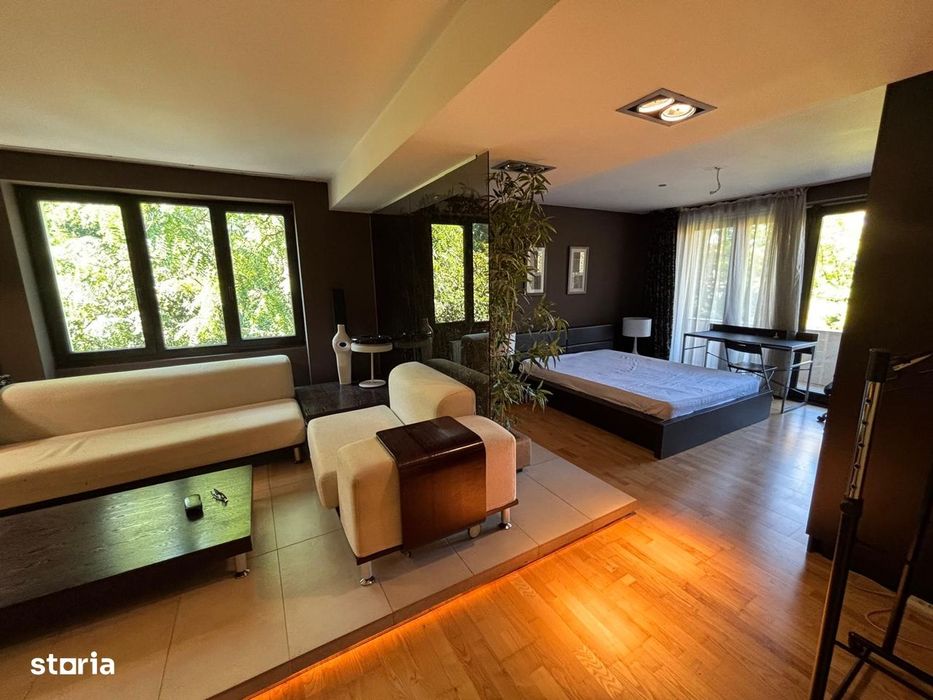 Dau in chirie apartament 3 camere Centru