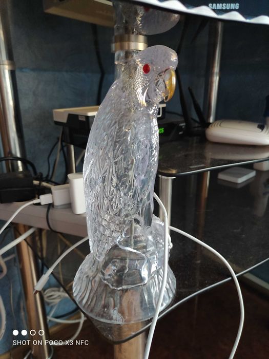 продам стеклянную тумбу под телевизор