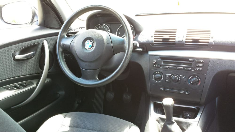 Vând BMW 116d an 2010, model din gama BMW Seria 1 E87