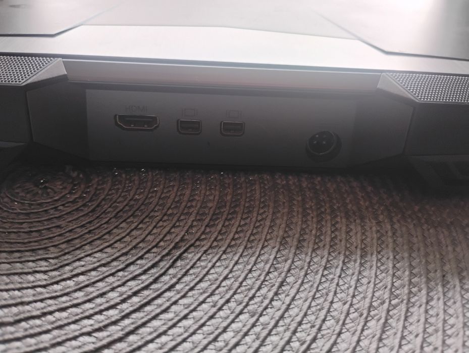 Vand laptop XMG U717