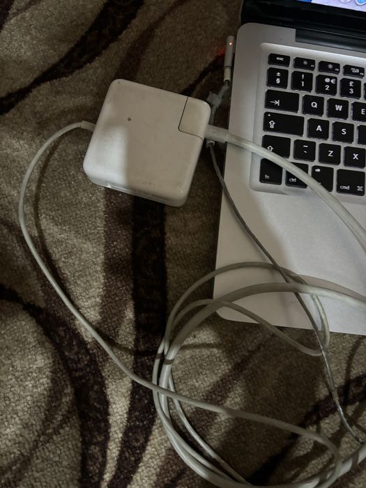 Продам макбук в хорошем состоянии