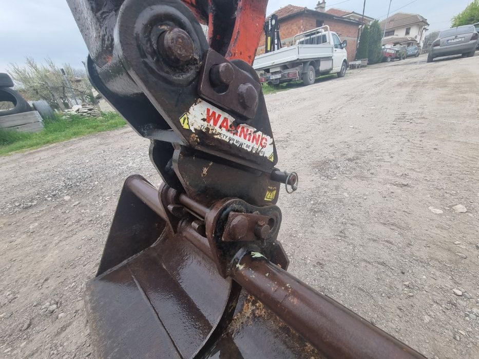 Багер Kubota KX36-3 и пътеки