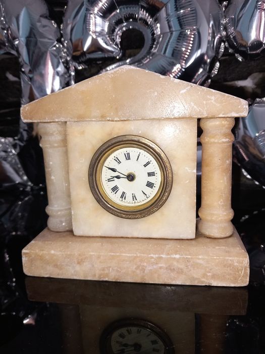 Мраморен каминен часовник мрамор декорация от камък