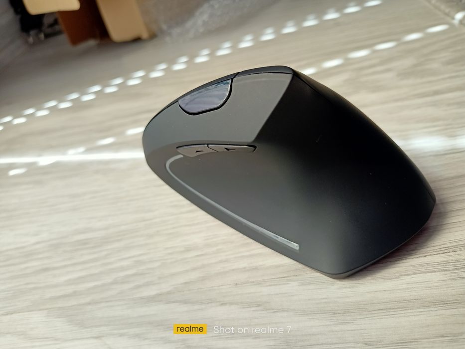 Вертикална ергономична безжична мишка