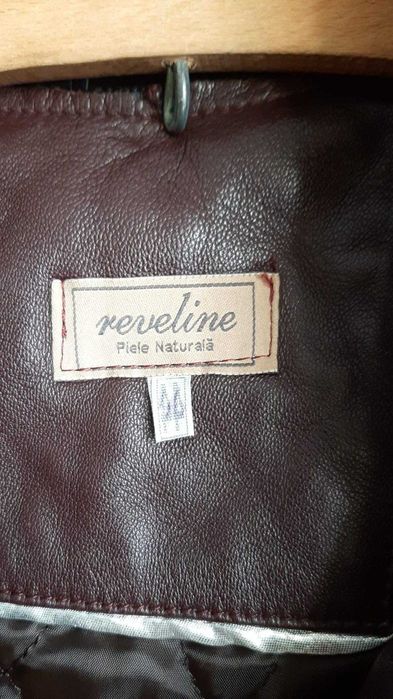 vand haina de piele naturala