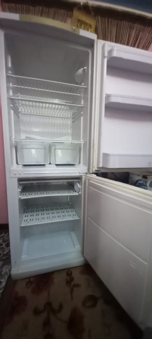 Продам холодильник indesit