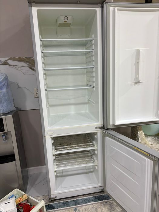 Продам Холодильник LG