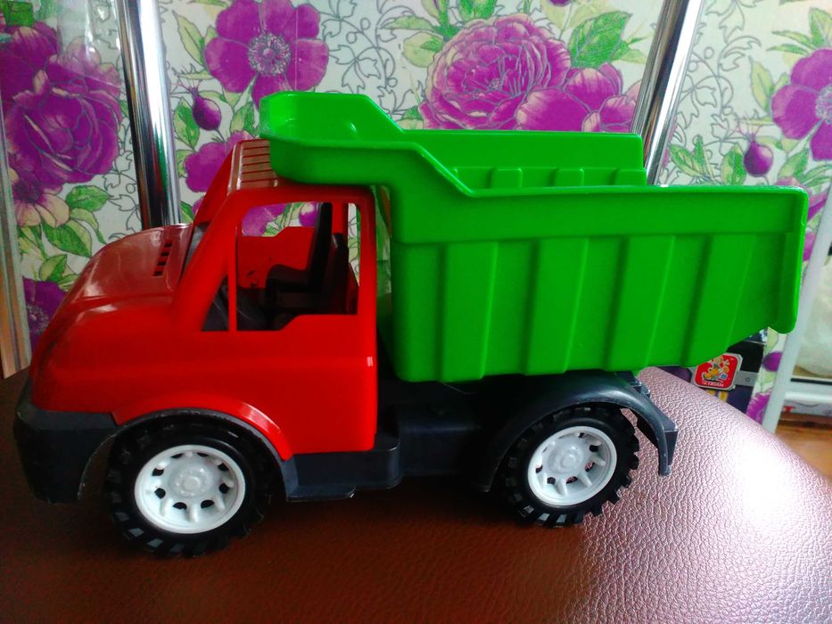 Машина самосвал.