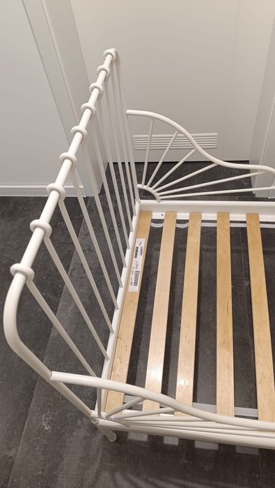 Vand toate la acest pret pat metalic 200x80 cm + somiera lemn + saltea arcuri + protectie