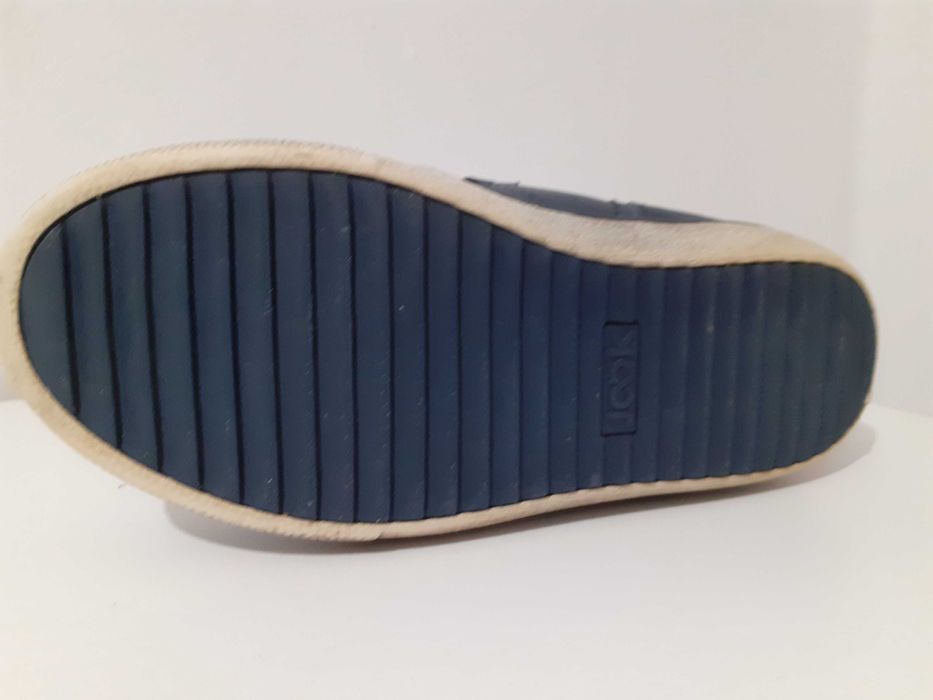 Продается кроссовка-сапожка