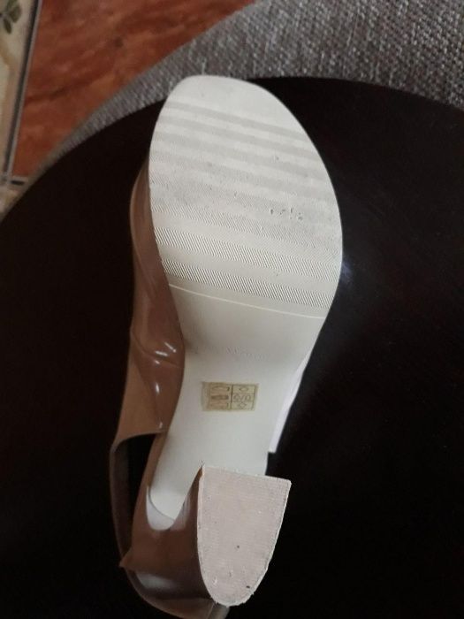 Босоножки, кожа, привозные с Германии 39-40 р.