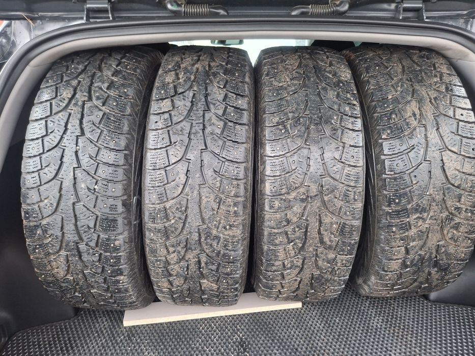 Продам зимний шипованная резина