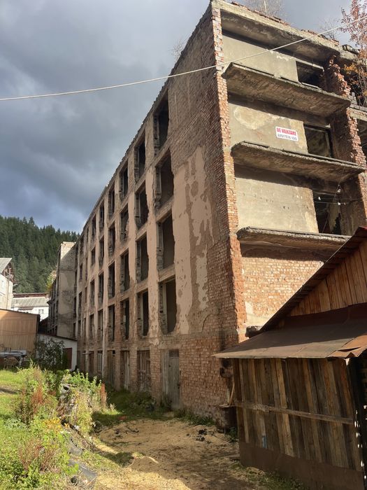 Teren 1100 mp + Camin P+4