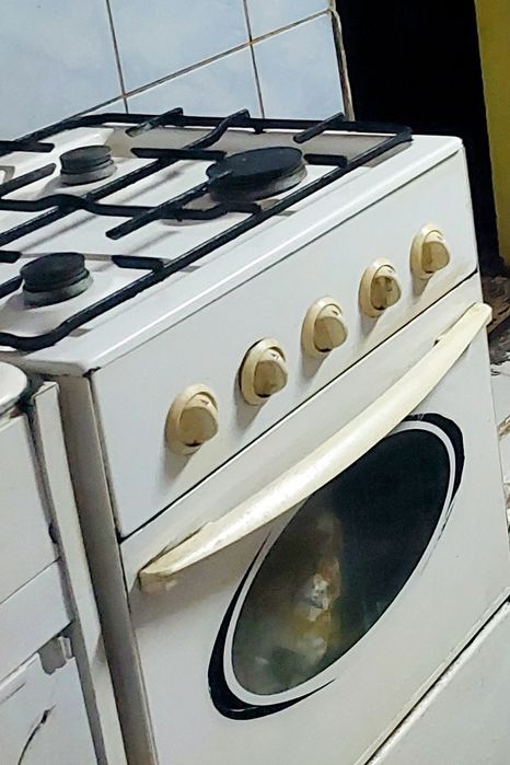 Vând  aragaz folosit la prețul de 300 de lei