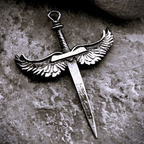Сребърен медальон 925 Меч с ангелски крила“ Талисман за сила и закрила