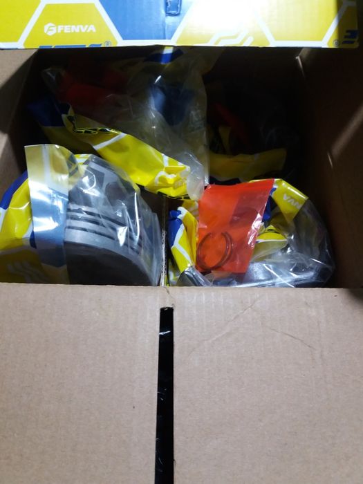 Поршня Двс  АВК на четыре цылиндра 2литра