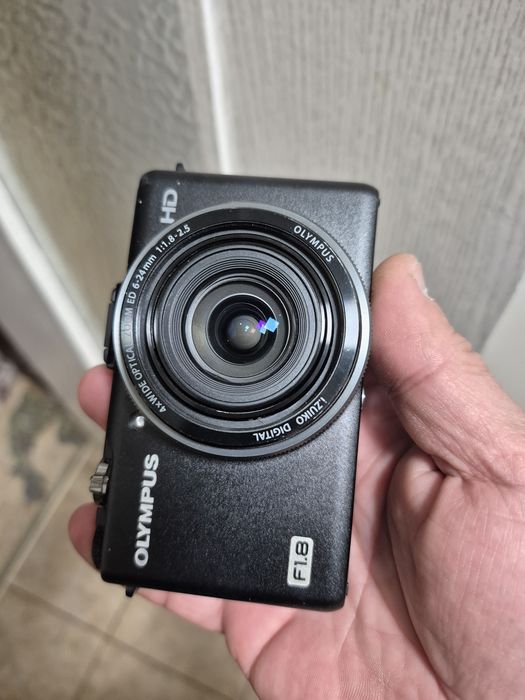 Compact digital Olympus XZ-1