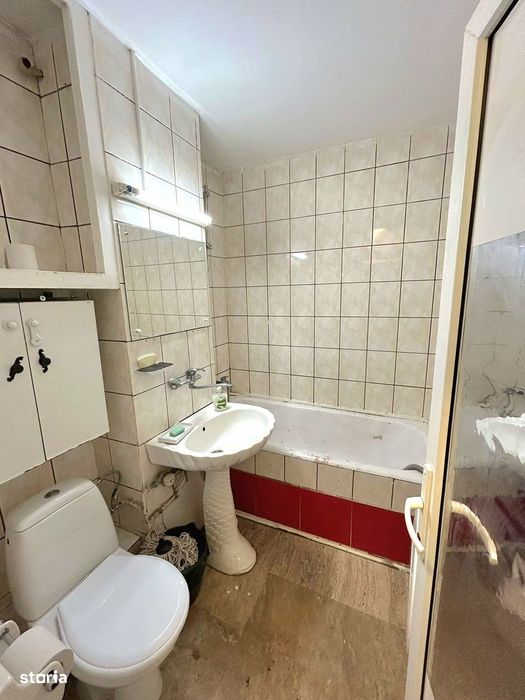Apartament 3 camere, decomandat, parter, zona Lipovei