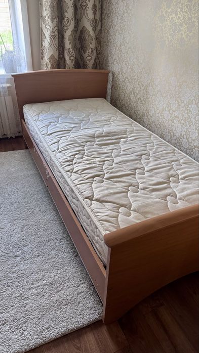 Кровать с ортопедическим матрасом