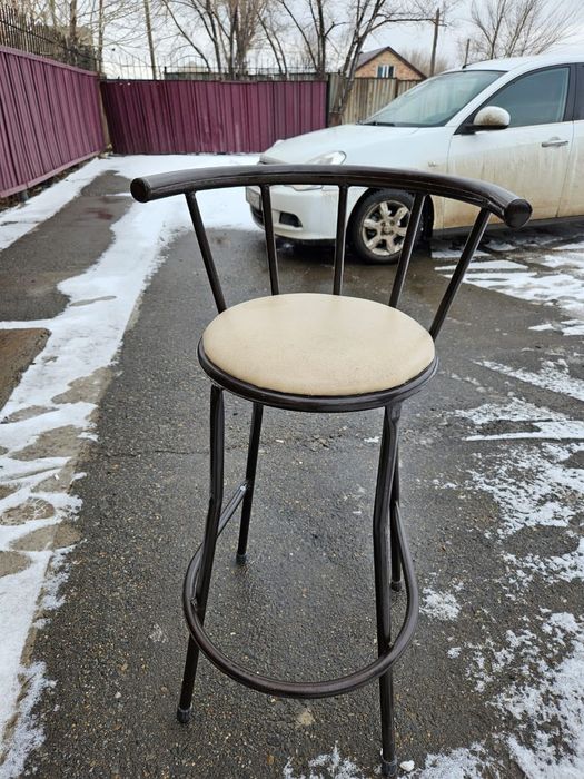 Продам мебель для кафе и ресторанов.