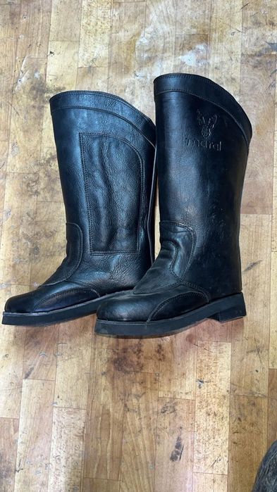 Продам новые сапоги марал