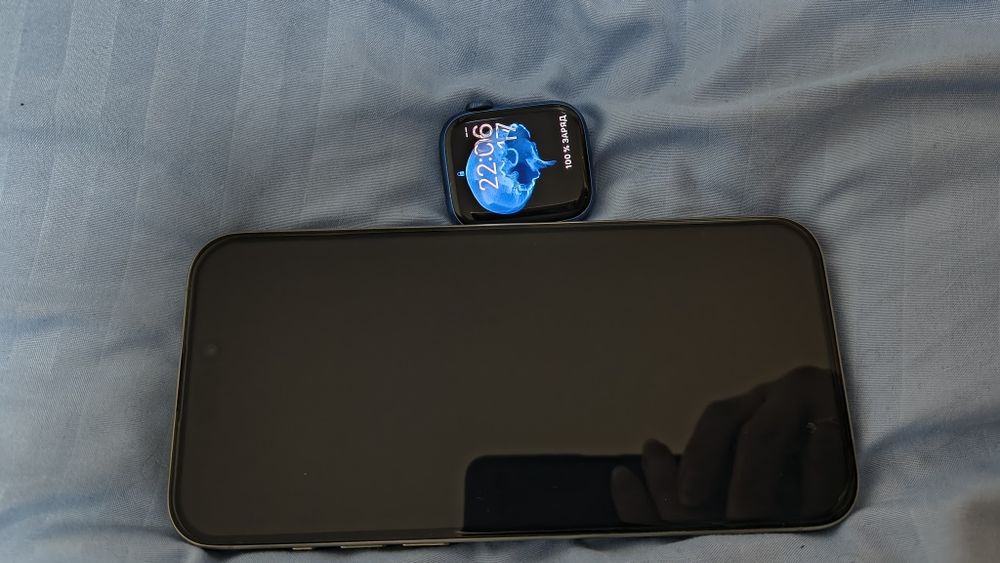 Продам айфон 15 pro max , в комплекте с apple watch