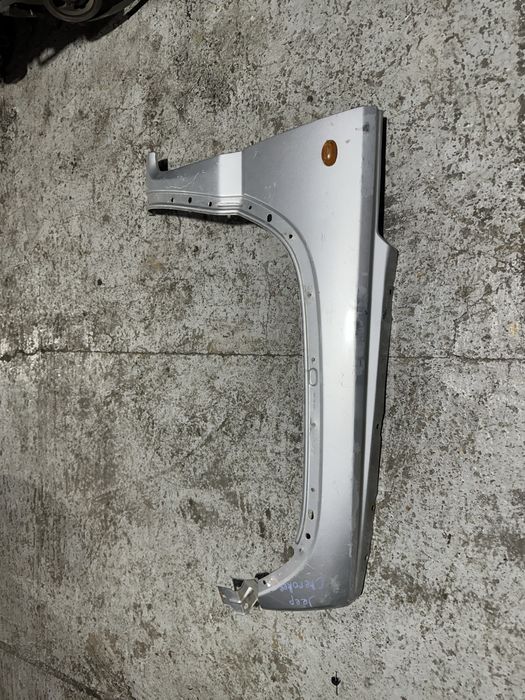 Крылья передние  Jeep Cherokee KJ